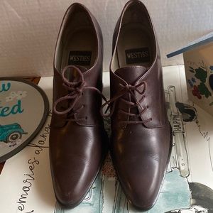 Brown leather Westies oxford heels with laces size 8 1/2